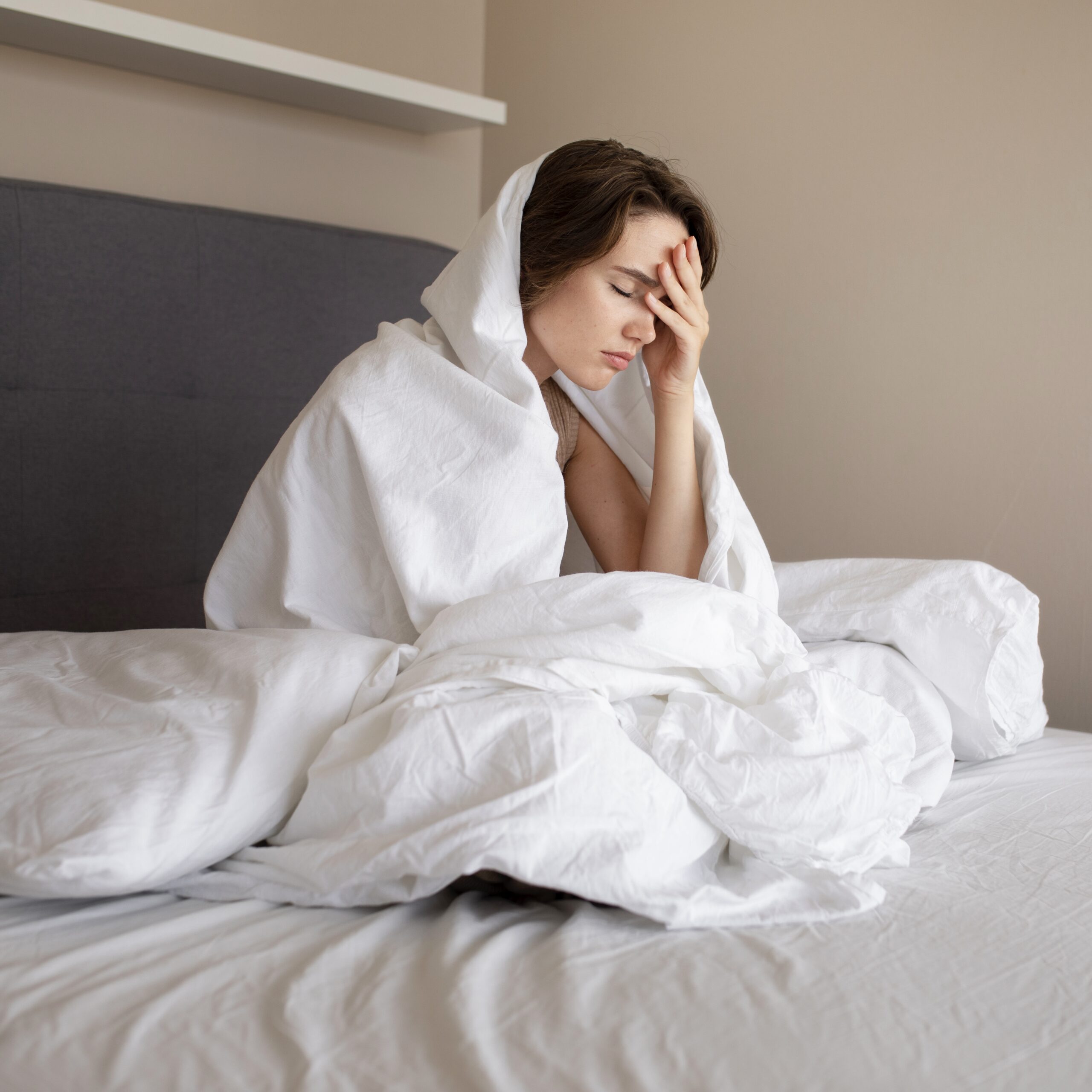 Изображение статьи Бессонница: почему не могу уснуть, как связаны сон и боль, и где найти помощь?